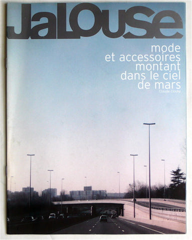 Jalouse ‘Mode et accessoires montant dans le ciel de Mars’.